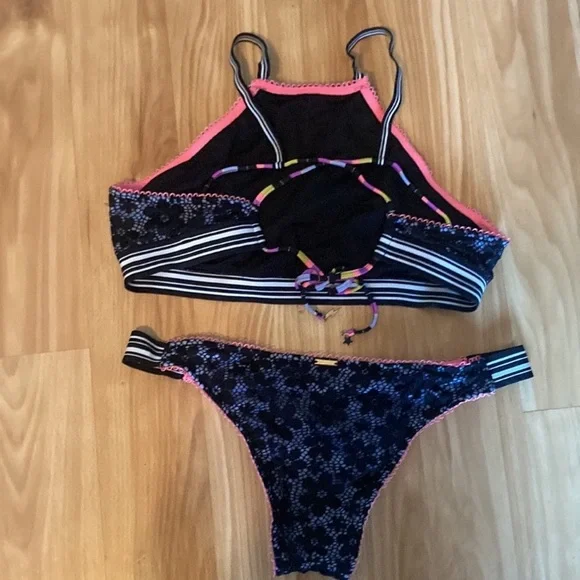 Victoria's Secret Black and Pink Lace Set - Picture 4 of 4